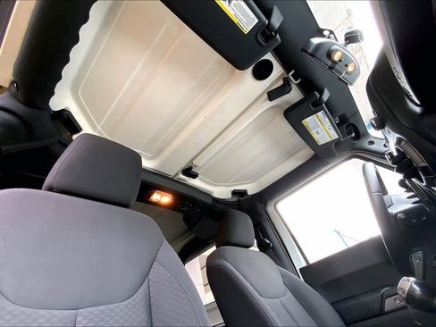 Used 2018 Jeep Wrangler Sport image 13