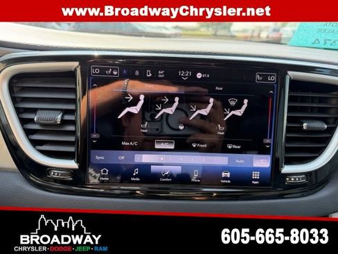 Used 2022 Chrysler Pacifica Touring-L FWD image 22