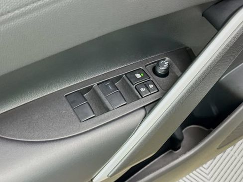 Used 2025 Toyota Corolla Cross XLE w/ Convenience Package FWD image 16
