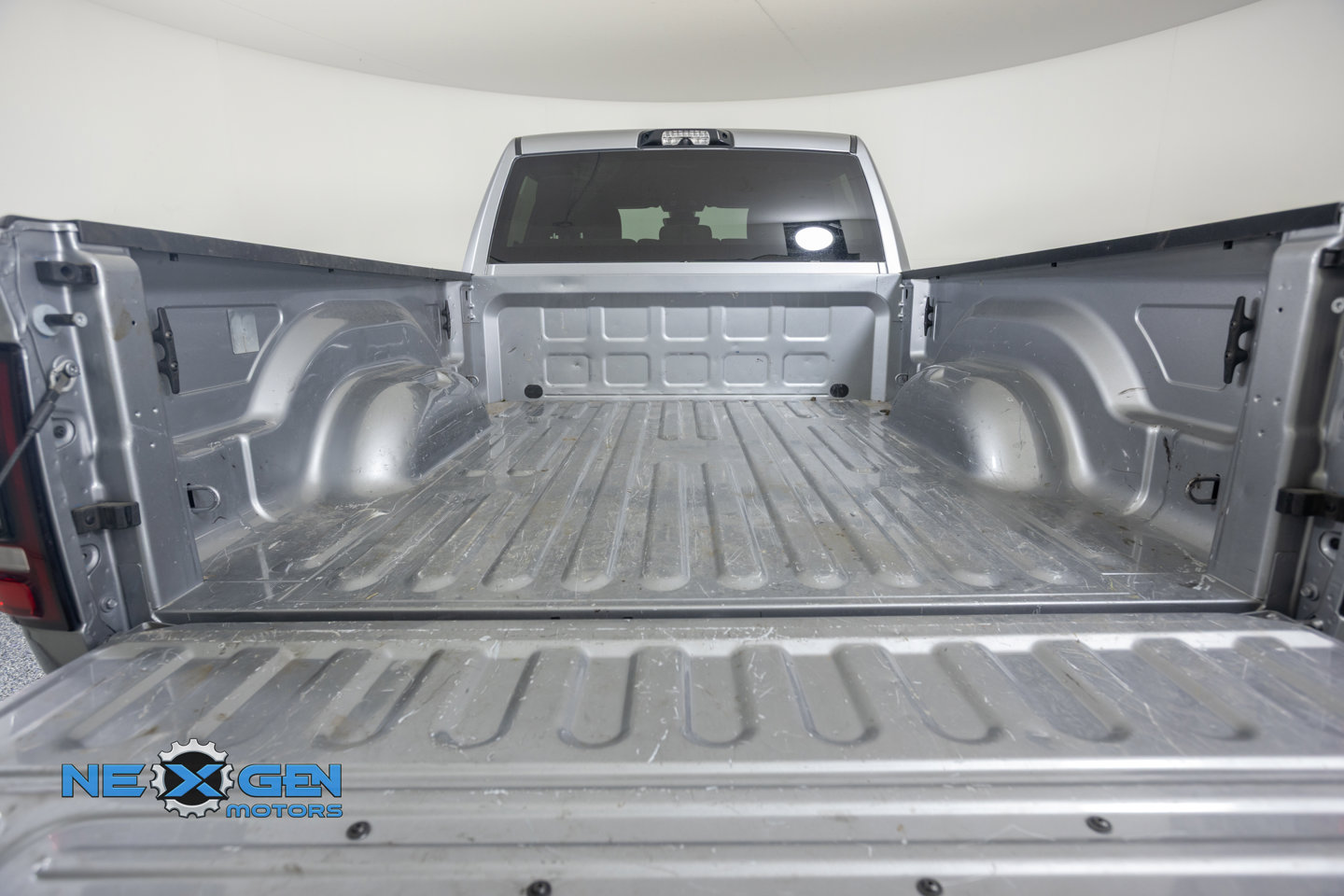 Used 2024 RAM 2500 Big Horn w/ Night Edition AWD/4WD image 34