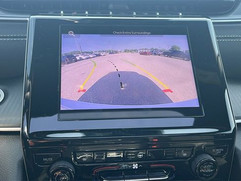 Used 2025 Jeep Grand Cherokee L Altitude image 23