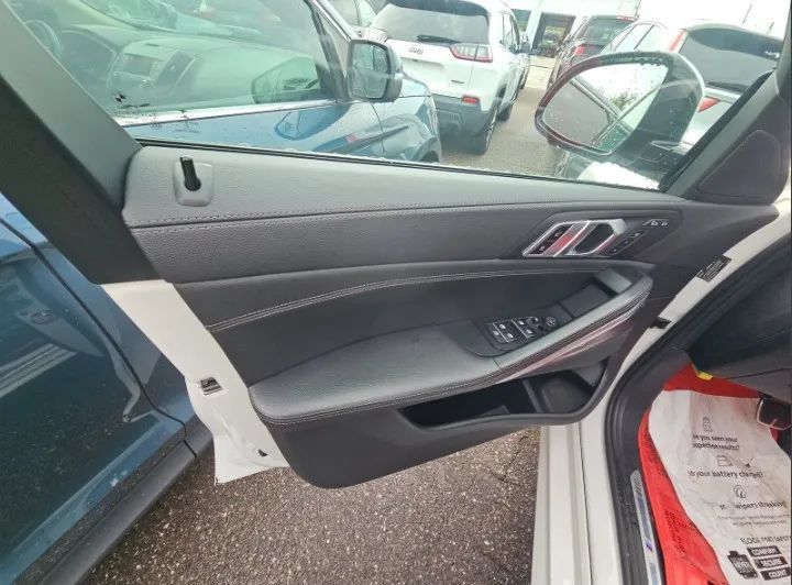 Used 2022 BMW X6 xDrive40i AWD/4WD image 49