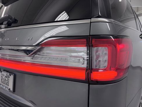 Used 2021 Lincoln Navigator L Reserve w/ Luxury Package AWD/4WD image 9