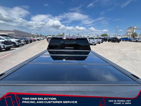 Used 2022 Chevrolet Silverado 1500 High Country w/ Z71 Off-Road Package AWD/4WD image 11