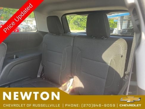 Used 2023 GMC Acadia SLE FWD image 15