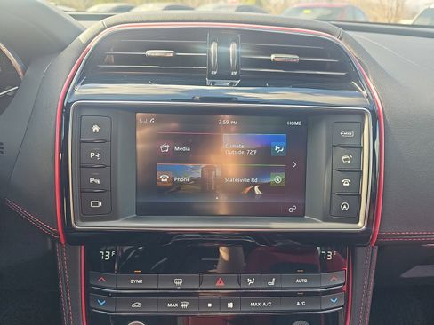 Used 2017 Jaguar F-PACE S image 28