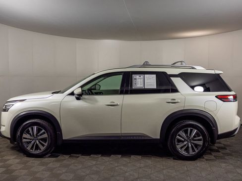Used 2024 Nissan Pathfinder SL w/ Black Appearance Package AWD/4WD image 20