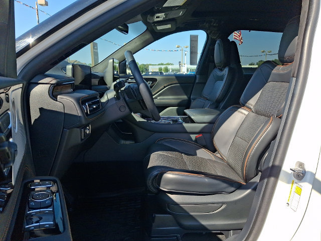 Certified 2025 Lincoln Aviator Black Label AWD/4WD image 13