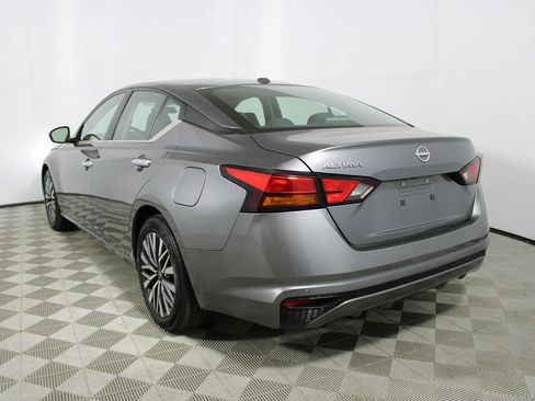 Used 2025 Nissan Altima 2.5 SV FWD image 33