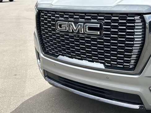 Used 2024 GMC Yukon XL Denali Ultimate AWD/4WD image 32