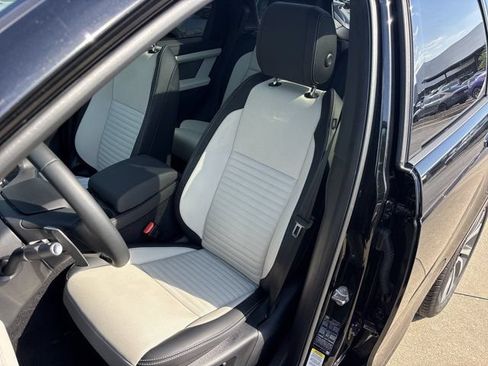Used 2025 Land Rover Discovery Sport Dynamic SE AWD/4WD image 19