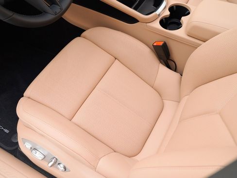 Certified 2026 Porsche Macan AWD/4WD image 15