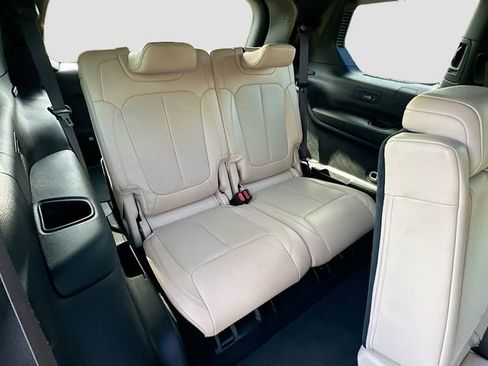 Used 2024 Jeep Grand Cherokee L Limited w/ Luxury Tech Group II image 29