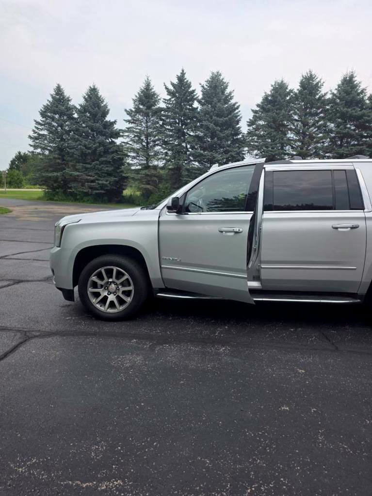 Used 2019 GMC Yukon XL Denali AWD/4WD image 9
