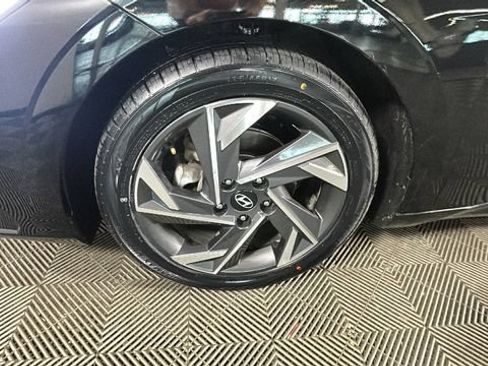 Used 2024 Hyundai Elantra SEL w/ Convenience Package FWD image 9