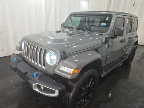 Used 2023 Jeep Wrangler Unlimited Sahara w/ Cold Weather Group AWD/4WD image 5