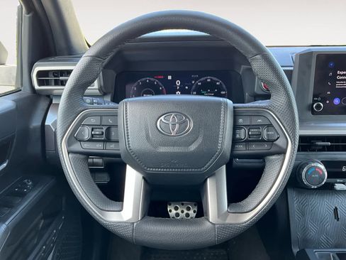 Used 2025 Toyota Tacoma TRD Sport image 18