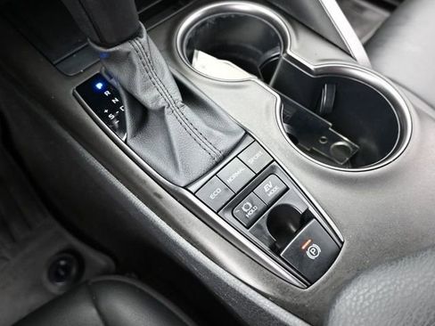 Used 2024 Toyota Camry SE image 25