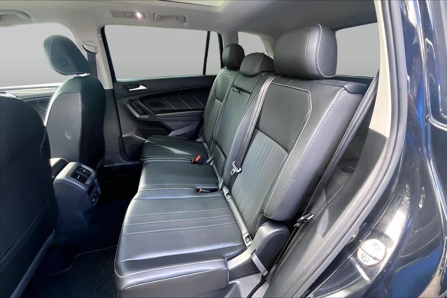 Used 2022 Volkswagen Tiguan SE w/ Panoramic Sunroof Package FWD image 21