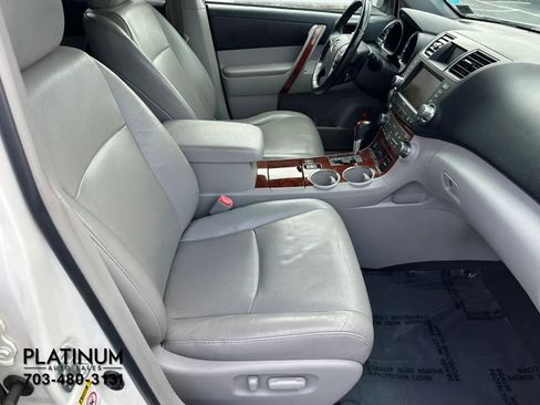 Used 2012 Toyota Highlander Limited w/ Tow Pkg AWD/4WD image 25