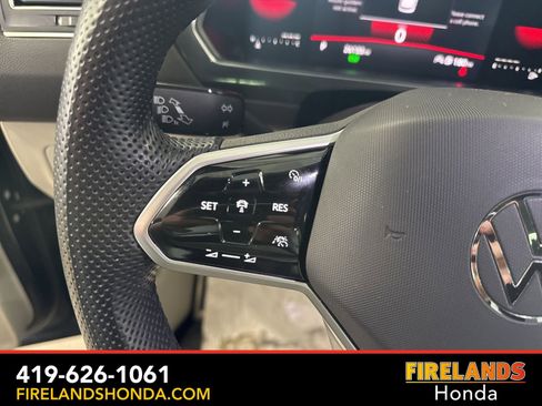 Used 2023 Volkswagen Tiguan SE R-Line image 17