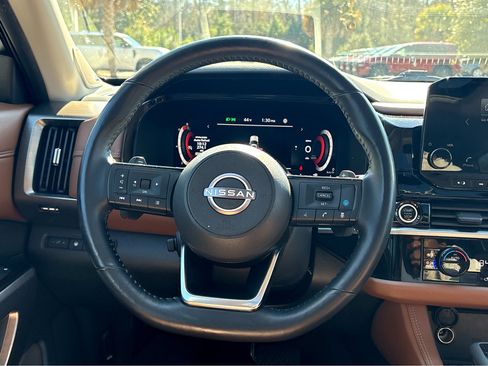 Used 2023 Nissan Pathfinder Platinum w/ Cargo Package image 18