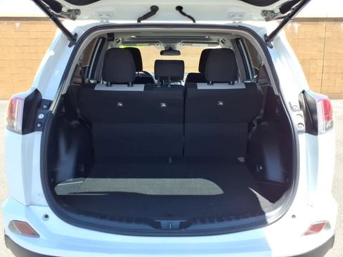 Used 2018 Toyota RAV4 XLE AWD/4WD image 14