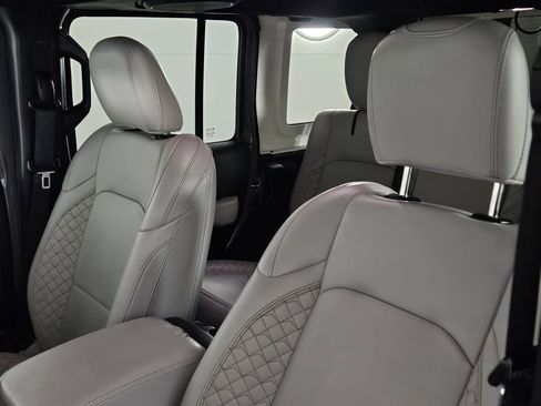 Used 2022 Jeep Wrangler Unlimited Sahara image 21