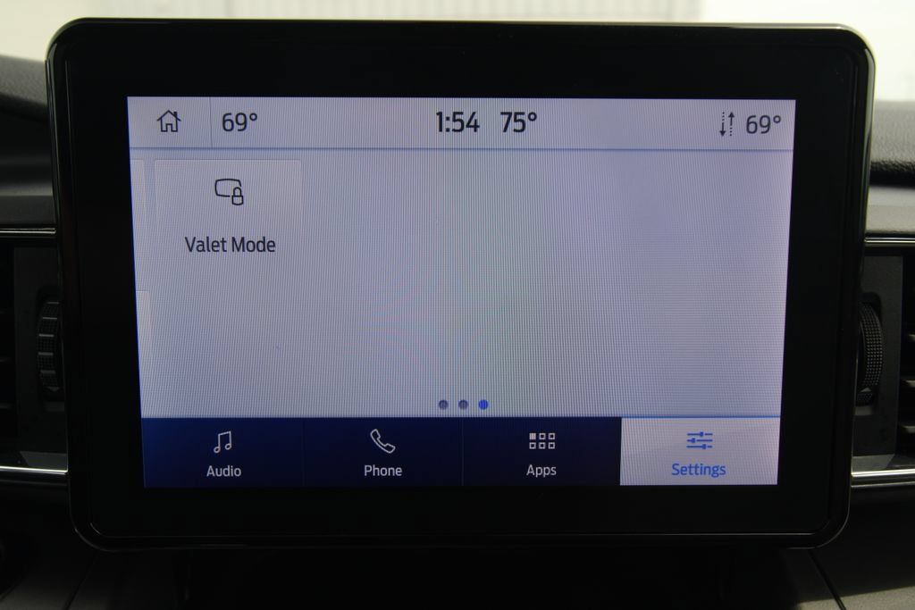Used 2022 Ford Explorer XLT w/ Equipment Group 202A AWD/4WD image 34