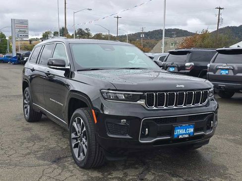 New 2025 Jeep Grand Cherokee L Overland w/ Luxury Tech Group IV image 7