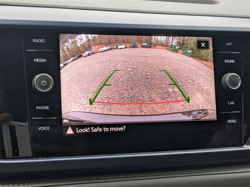 New 2024 Volkswagen Taos SE image 19