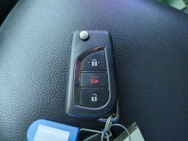 Used 2021 Toyota RAV4 LE AWD/4WD image 26