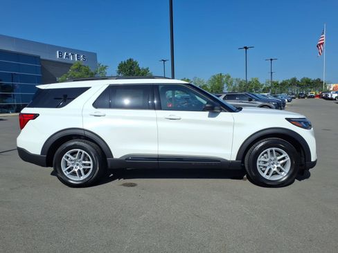 New 2026 Ford Explorer Active RWD image 2