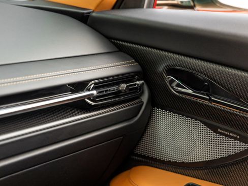Used 2025 Aston Martin DB12 Coupe RWD image 38