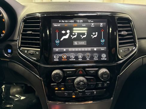 Used 2020 Jeep Grand Cherokee Limited AWD/4WD image 16