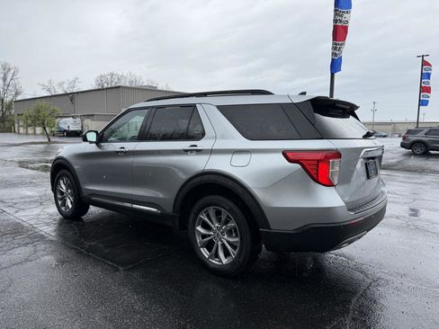 Used 2022 Ford Explorer XLT w/ Equipment Group 202A image 21