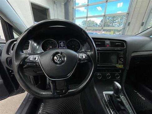 Used 2018 Volkswagen Golf S image 14