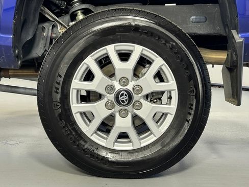 Used 2024 Toyota Tacoma SR5 AWD/4WD image 36