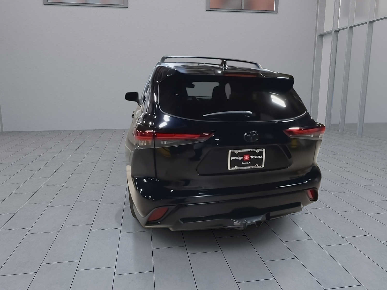 Used 2024 Toyota Highlander XLE AWD/4WD image 7