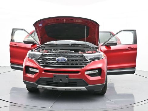 Used 2022 Ford Explorer XLT w/ Equipment Group 202A AWD/4WD image 33