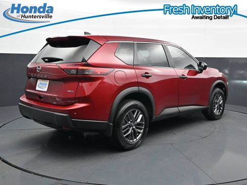 Used 2024 Nissan Rogue S AWD/4WD image 10