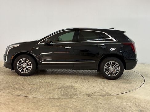 Used 2022 Cadillac XT5 Premium Luxury w/ Technology Package FWD image 2