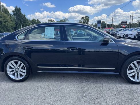 Used 2017 Volkswagen Passat 1.8T SEL Premium FWD image 6