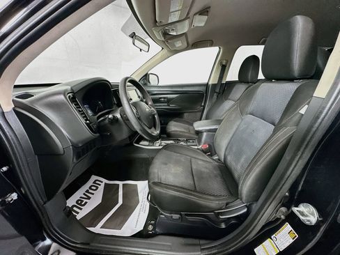 Used 2020 Mitsubishi Outlander SE AWD/4WD image 19