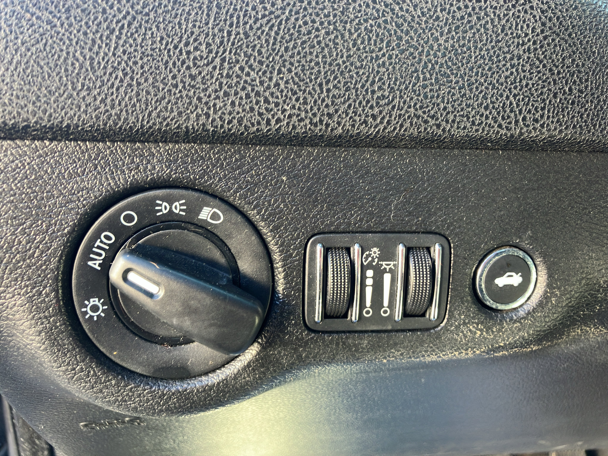 Used 2019 Dodge Charger SXT w/ Leather Interior Group RWD image 14