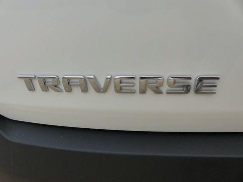 Used 2022 Chevrolet Traverse LS AWD/4WD image 9