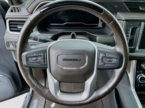 Used 2023 GMC Yukon XL Denali w/ Advanced Technology Package AWD/4WD image 11