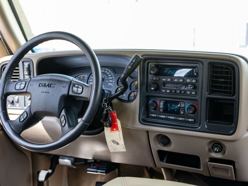 Used 2005 GMC Sierra 2500 SLE w/ Heavy-Duty Power Package AWD/4WD image 36