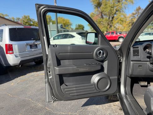 Used 2011 Dodge Nitro Heat w/ Popular Equipment Group image 11