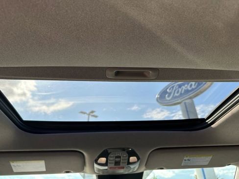 Used 2024 Kia EV9 Land image 18